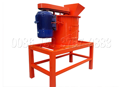 Fertilizer pulverizer for horse manure fertilizer powder making