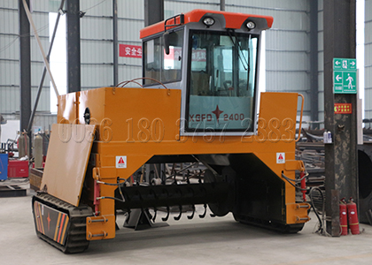 Large scale crawler type composting machine