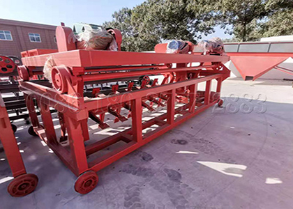 Poultry manure groove composting machine